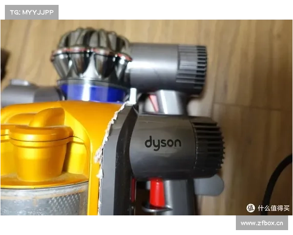 不靠谱的对比--法亚戴森V6 Fluffy 与 国行DC34对比 不靠谱的对比--法亚戴森V6 Fluffy 与 国行DC34对比